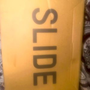 Yeezy slides (adidas)10